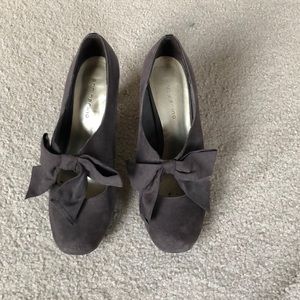 Ann Marino Brown Suede Heels w/ Bow (barely worn)